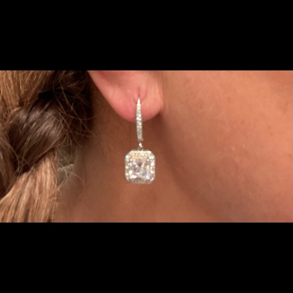 Beautiful sparkling earrings and necklace - Picture 3 of 4